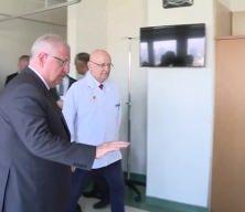 Bakan Güler, tedavileri süren askerlere ziyaret etti