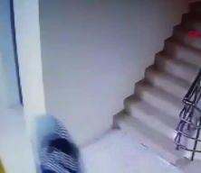 Dayısını bıçaklayarak öldüren genç kıza 14 yıl hapis cezası
