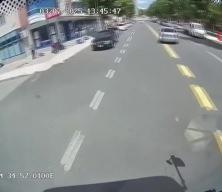 Halk otobüsü şoförünün dikkati kazayı önledi: O anlar kamerada