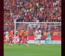 Osimhen parayı değil sevgiyi tercih etti: İşte anlaşılan rakamlar