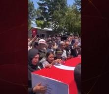 Şehidin küçük kızındann babasına "Bunları sana topladım baba, nereye gittin? sözleri yürekleri yaktı 