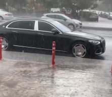 Ankara'da bir anda bastıran sel ve dolu yağışı vatandaşı hazırlıksız yakaladı