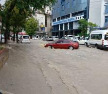 Başkentte sağanak ve fırtına hayatı olumsuz etkiledi 