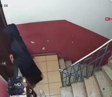  Kağıthane'de önce dairenin kapısını dinledi sonra kartla açmaya çalıştı; ses duyunca kaçtı