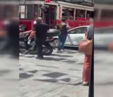Yanlışlıkla gaza basan sürücü tramvaya çarptı