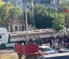 Bursa'da ismini vermek istemeyen hayırsever bir TIR dolusu patates dağıttı