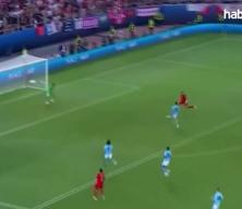 Galatasaray dünyaca ünlü yıldız kaleciyle anlaştı