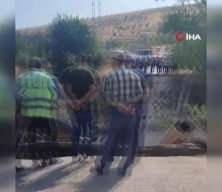 Malatya’da kamyonun geçişi sırasında köprü çöktü: Şoför yaralı