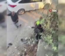 Trafik kazası sonrası ortalık meydan savaşına döndü! Korku dolu anlar kamerada