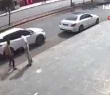 Ayna kontrolü yapmadan yola çıkan sürücü taksiyle çarpıştı