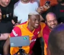 Osimhen'den gönülleri ısıtan hareket: Engelli taraftara unutulmaz jest!