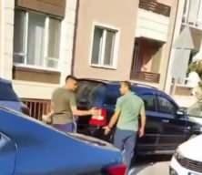 Trafik magandası kendisini uyaran kişinin üzerine yürüyüp tehditler savurdu