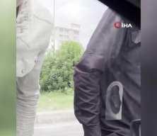 Trafikte cam silen gençlerin zorbalığı kameralara böyle yansıdı