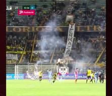 Maç sırasında futbolcuya havai fişek isabet etti!