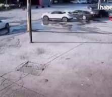 Aceleci çırak motosiklet ile iki araca çarpıp durabildi