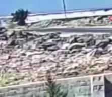 Kayalıklara çarpan araç havaya uçtu!