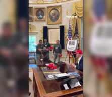 Beyaz Saray'da tadilat yapan işçilere Trump'tan ilginç 'ödül'! Tepki çeken hareket