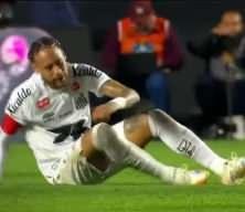 Dünyaca ünlü futbolcu hüngür hüngür ağladı!