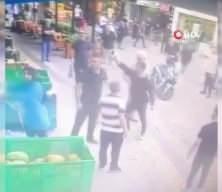 Eski kız arkadaşını markette dövdü, ayırmak isteyen bir kişiyi de bıçakladı