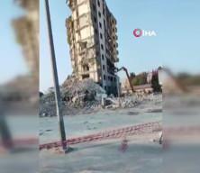  Osmaniye'de orta hasarlı bina tek dokunuşta yıkıldı: Operatör son anda kurtuldu