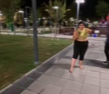 "Tecavüz ediyorlar" diye çığlık attı, yardıma gelenlere tekme tokat saldırdı