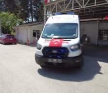 Ambulans şoföründen yürek ısıtan hareket: Ayakkabılarını yaralı çocuğa verdi