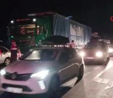 Ayvalık'ta kırmızı ışıkta zincirleme trafik kazası: 1 ölü, 3 yaralı