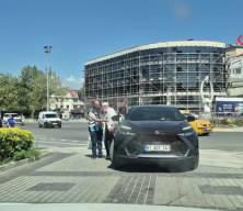 Merhametli Türk polis davranışıyla yürekleri ısıttı