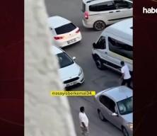 Servis minibüsünü tekmeleyip takip ettiler