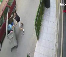 Yokuş aşağı hareket eden çöp konteynerini durdurdu