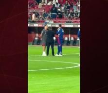  Kaan Ayhan ve Alvaro Morata sohbet maç öncesi sohbet etti