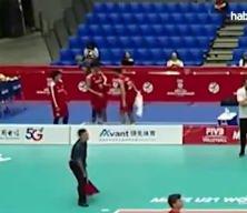 Türk voleybolcular yumruk yumruğa dövüştü!