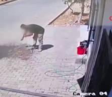 Babanın küçük çocuğuna hırsızlık yaptırdığı anlar kamerada