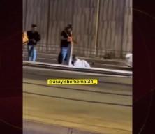 Taksici ile motosikletliler kavga etti! Kasklarla vurdukları sürücü Oğlum ben yıkılmam" sözleri