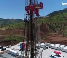 Türkiye 55 sondaj kulesiyle hidrokarbon arama çalışmalarına hız kesmeden devam ediyor