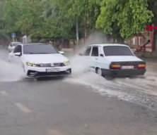 Adana ve Osmaniye'de sağanak ve şiddetli rüzgar; okul çatısı uçtu
