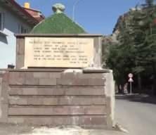 Afyonkarahisar’da Muhammed Askeri’nin türbesi 63 yılı aşkındır yol ortasında duruyor