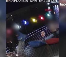 Belediyenin işlettiği kafenin masa ve oturaklarını kırdılar