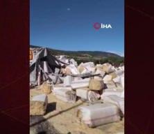 Bingöl'de devrilen kamyon yolu trafiğe kapattı