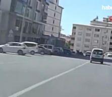 Kahramanmaraş'ta motor kazası araç kamerasına yansıdı