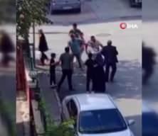 Sokak köpeği çocuğu ısırdı, ailesi ile köpeği besleyen adam birbirine girdi