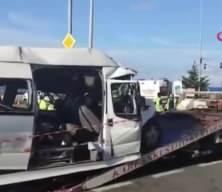 Trabzon’da yolcu minibüsüne tır çarptı: 15 yaralı