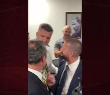 Ali Koç, Fenerbahçe'nin yeni başkanı Sadettin Saran'ı tebrik etti