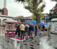Düzce'de sağanak altında cuma namazı