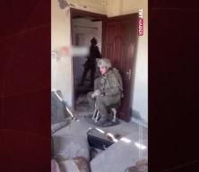 İşgalciler Gazzeli ailenin evinde oyuncaklarla alay etti!