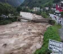 Karadeniz'de etkili olan yağış, sel ve heyelana neden oldu