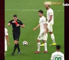Kırmızı kart iptal edildi, forma geri alındı! Sahada güldüren anlar
