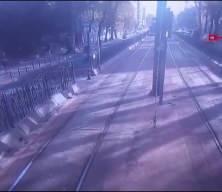 Tophane durağında tramvay kazası: Yolun karşısına geçmeye çalışan yaya ağır yaralandı