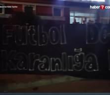 Trabzonspor taraftarlarından TFF'ye tepki: Temiz futbol dediniz, bizi karanlığa gömdünüz