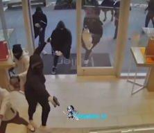 Kaliforniya'da mafya tarzı soygun! Maskeli 25 hırsız kuyumcuyu daldı...